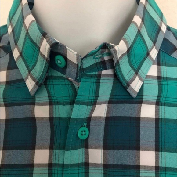 Under Armour Men's Large (L) Green Plaid Vented Moisture Wick Button Camp Shirt - Picture 5 of 7